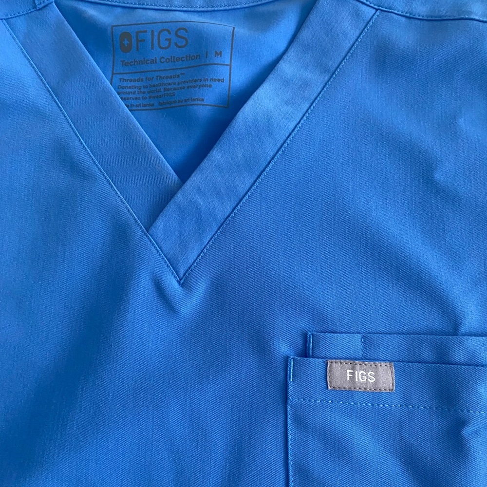Figs scrub top and bottom